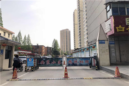 关头小区五楼带阁楼带车库3室2厅1卫101㎡75万可按揭